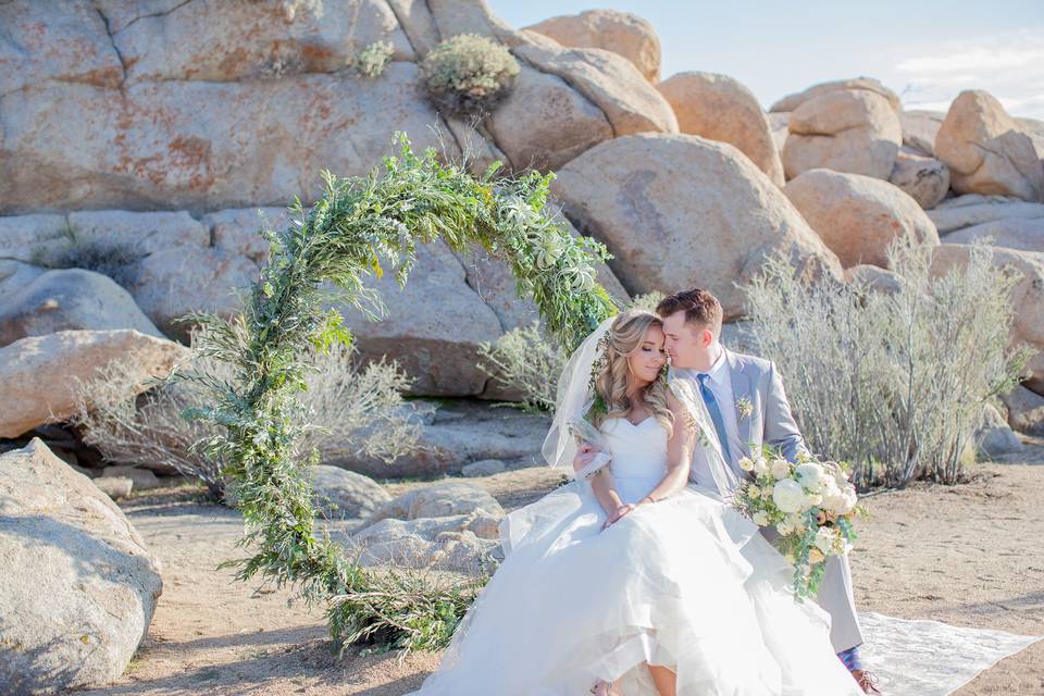 Ruin Venue | Joshua TreePhoto Credit | Studio 28 PhotoFlorals | Bloom of Time