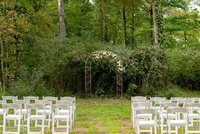 Lush ceremony site
