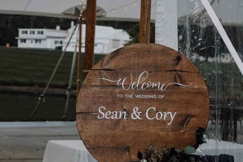Wood welcome sign