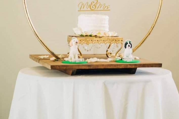 Classic Gold Hoop Cake Stand