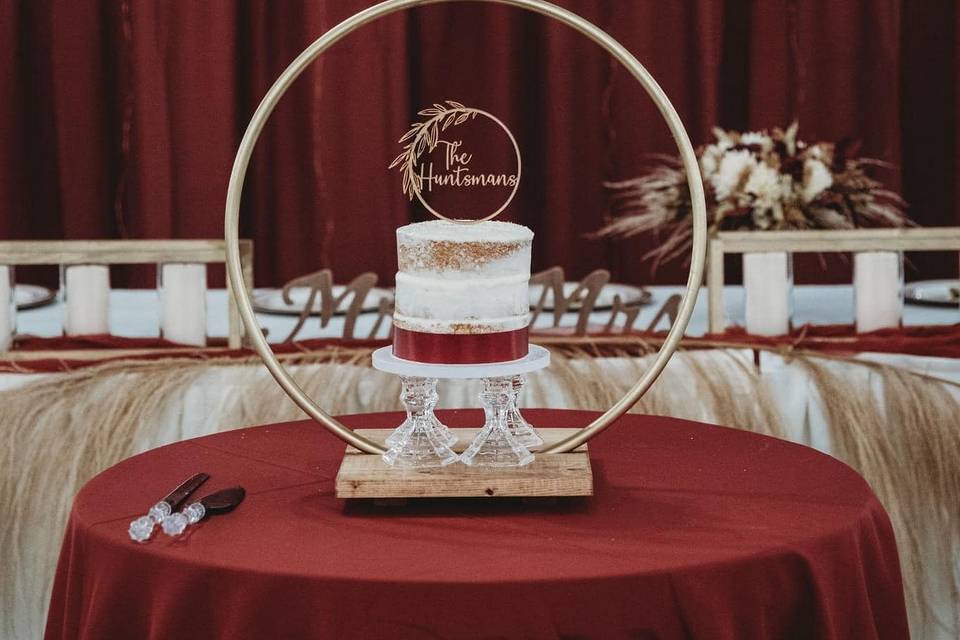 Classic Gold Hoop Cake Stand