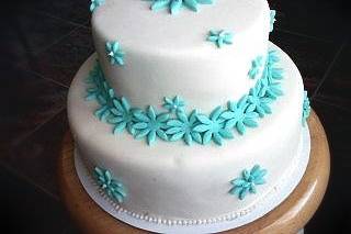 A simple and classy cake.