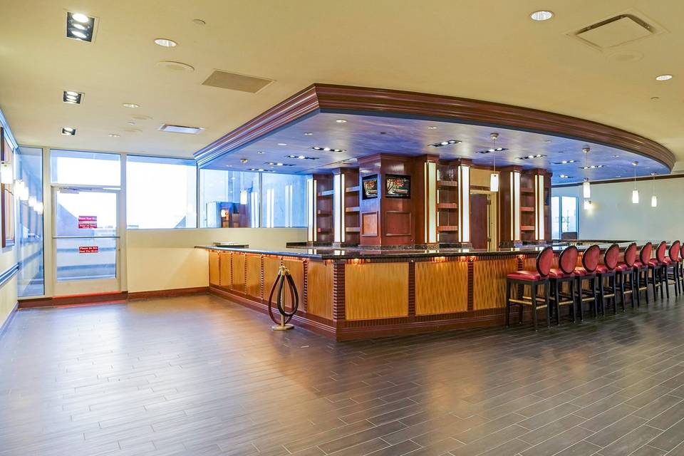 The Diamond Club Bar and Ocean