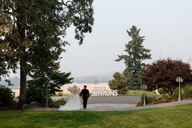 Scholls Valley Lodge