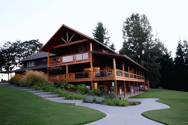 Scholls Valley Lodge
