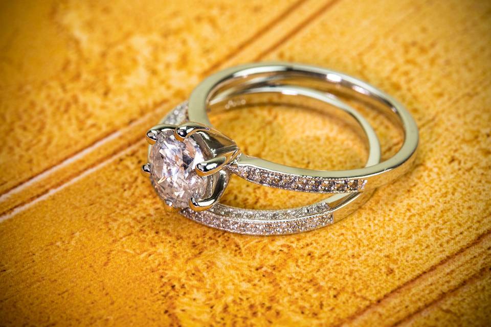 Side stone engagement set