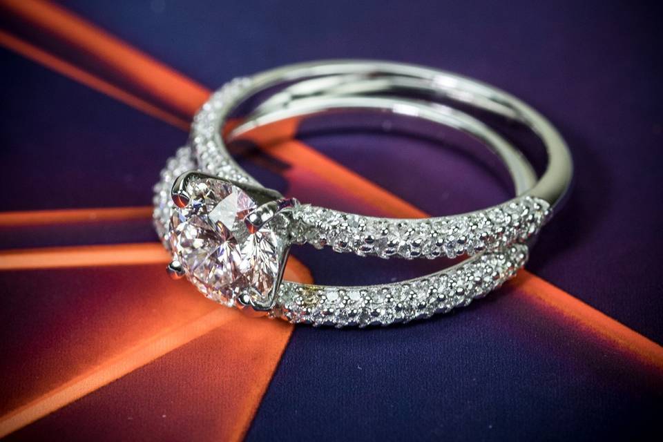 Side stone engagement ring set