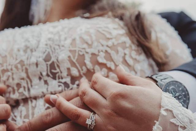 Rings and lace details