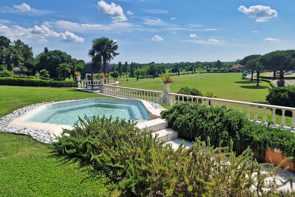 Panoramic jacuzzi