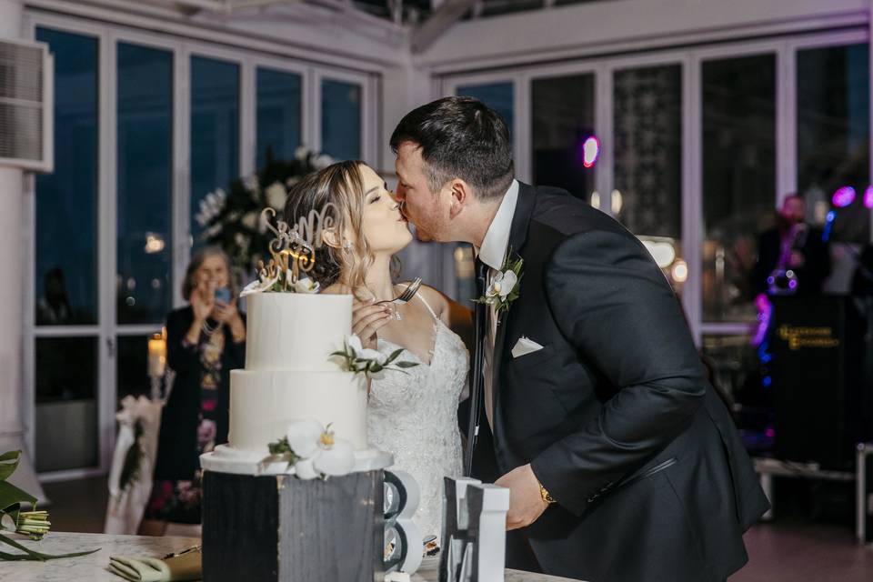 Kiss after the cake
