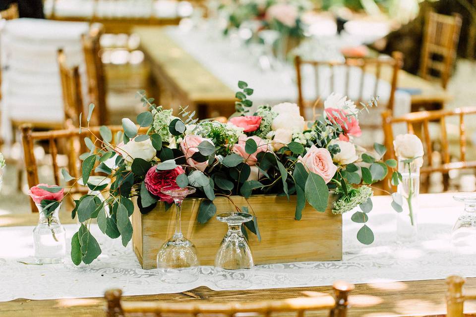 Floral table centerpiece