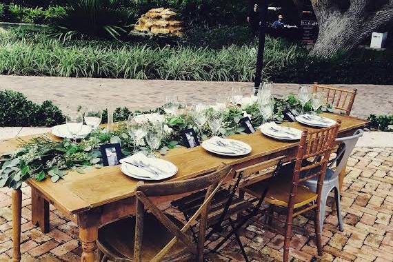 Rustic head table setup