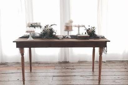 Wedding cake table