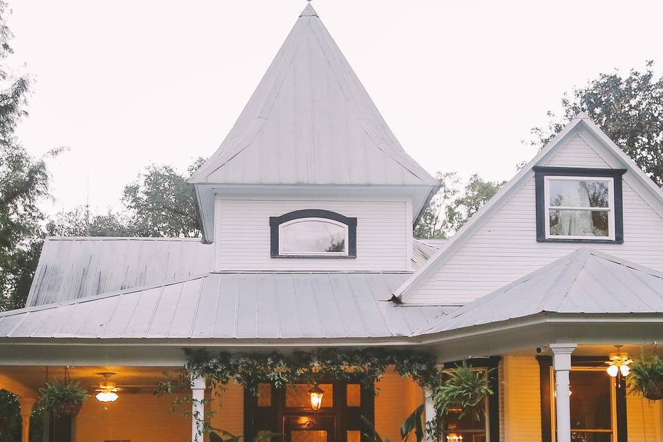 HSH porch wedding