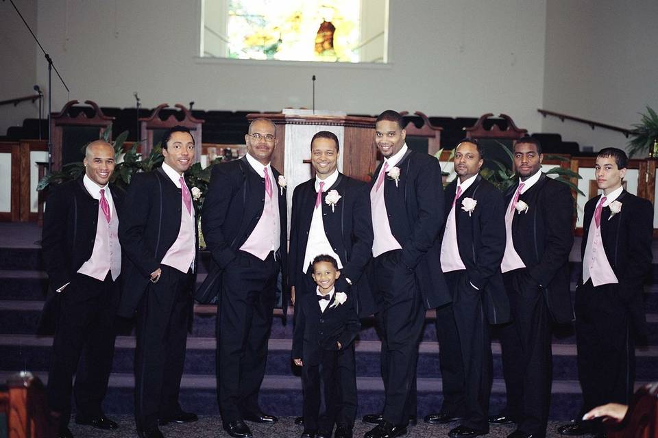 Speeler wedding - newlyweds with wedding party