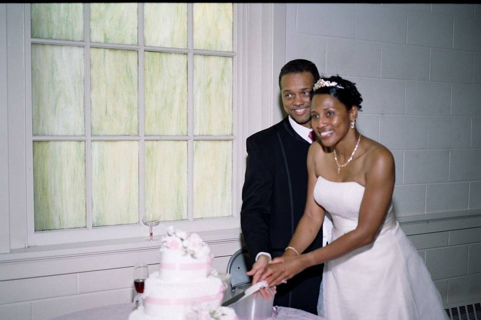 Speeler wedding - cutting the cake