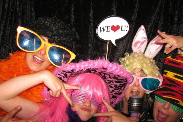 Strike A Pose Maui, PHOTO BOOTH RENTALS