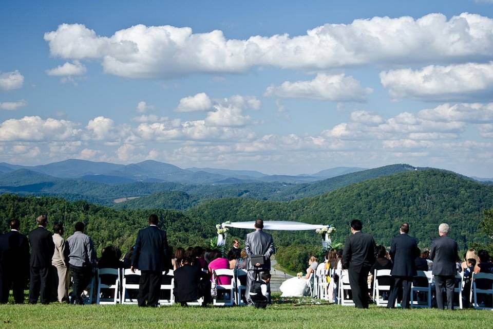 Gersom and Jessica enjoyed beautiful weather for their mountain top wedding