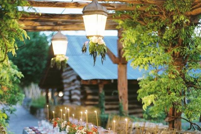 Peonies and Lace Weddings