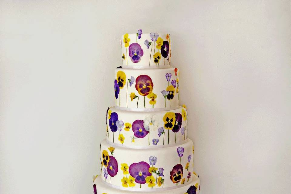 Patterned cake