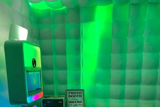 PhotoBooth inside inflatable