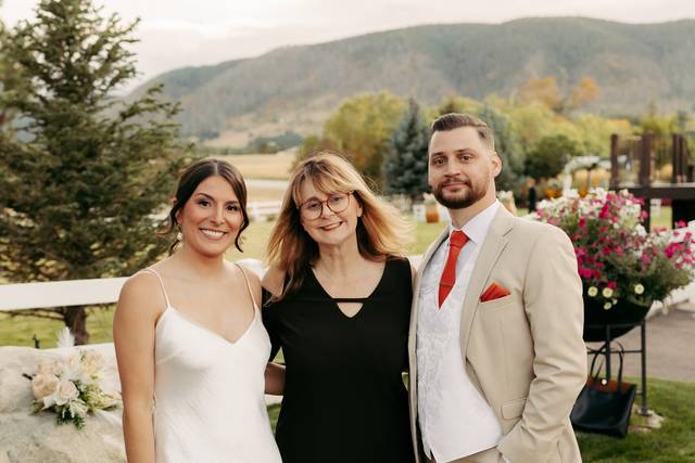 Rev. Kelly Robbins Wedding Officiant