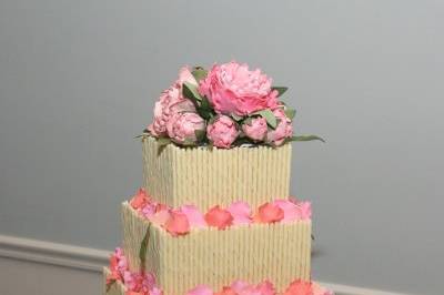 Mmmmmm.....white chocolate curls surrounding the tiers, and topped with a bouquet of hand-made sugar peonies......