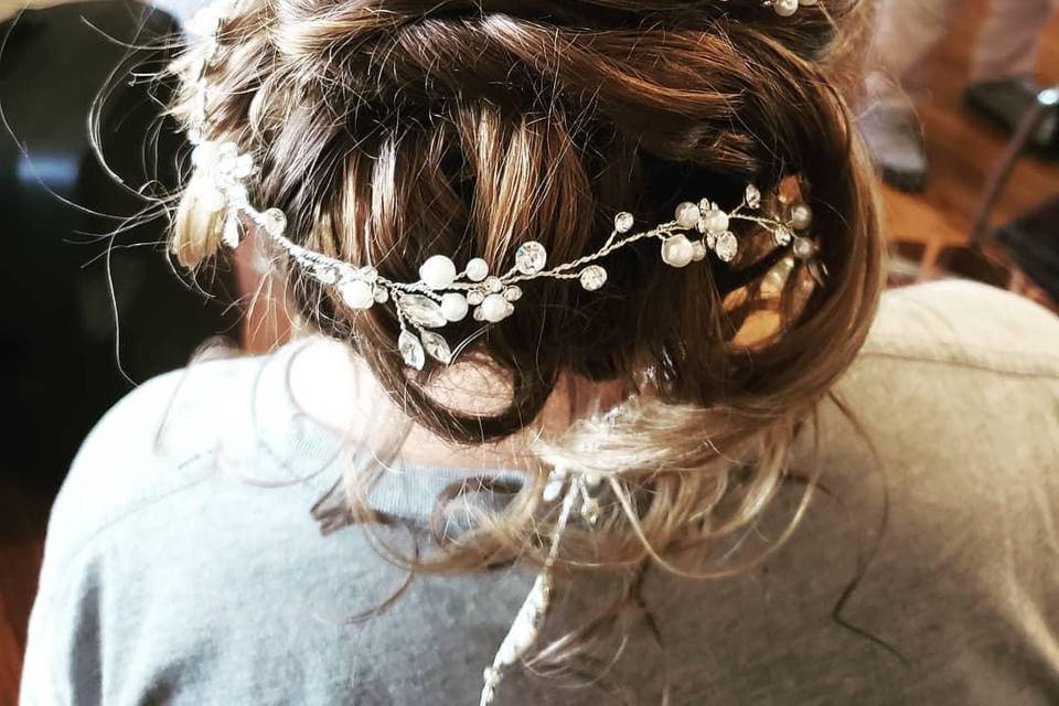 Bridal hair accessories