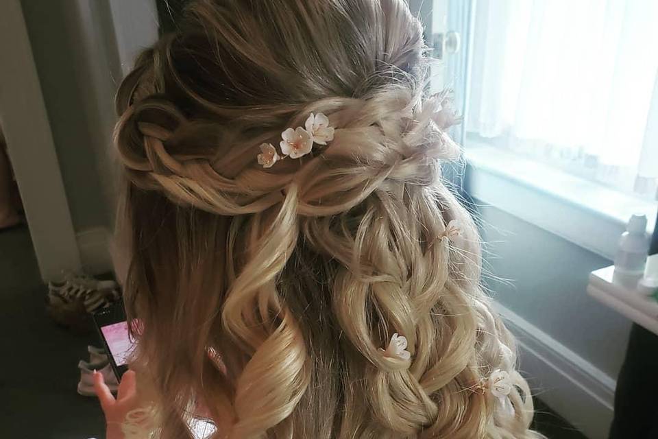 Bridal hair accessories