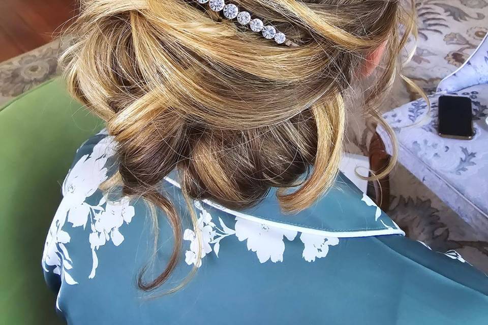 Low bun with accessory