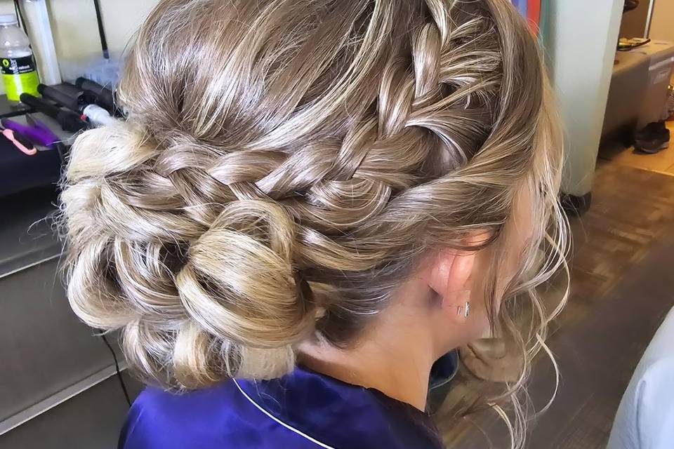Low bun w braid