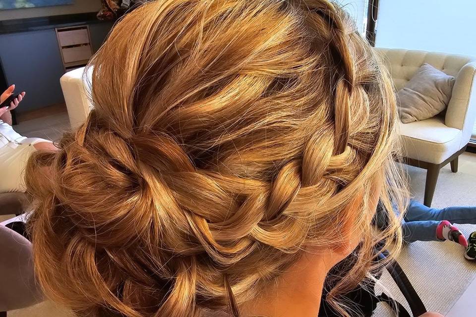 Low bun w braid