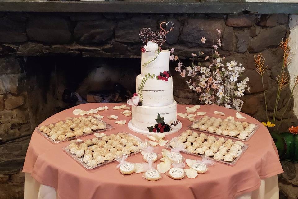 Semi-naked cake and macaroons