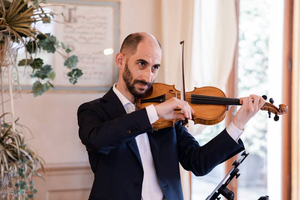 Solo violin during a ceremony