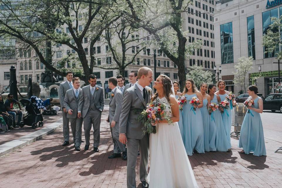 Newlyweds, bridesmaids and groomsmen