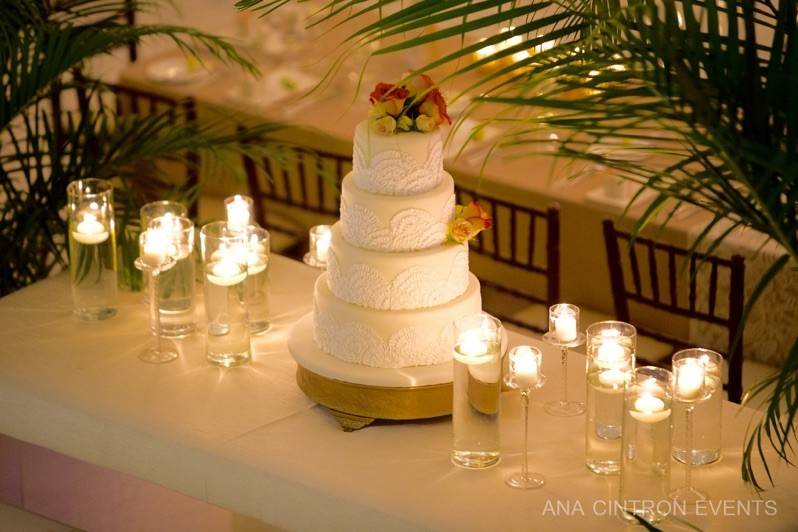 4-tier classic wedding cake