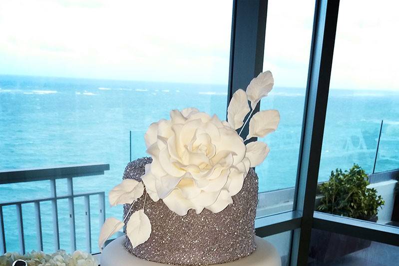 2 tier wedding cake