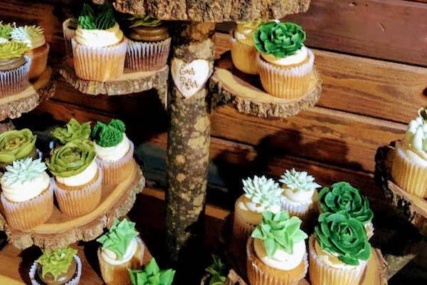 Tree-inspired cupcake station