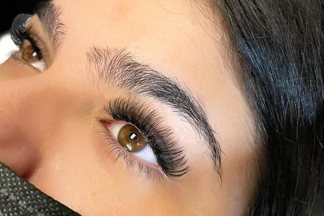 Mega volume lashes