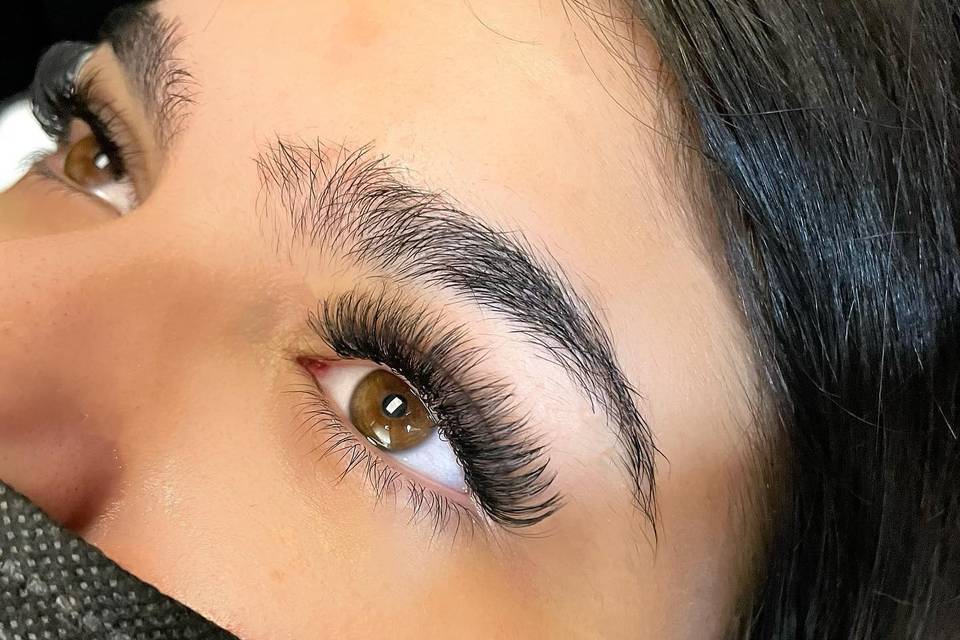 Mega volume lashes