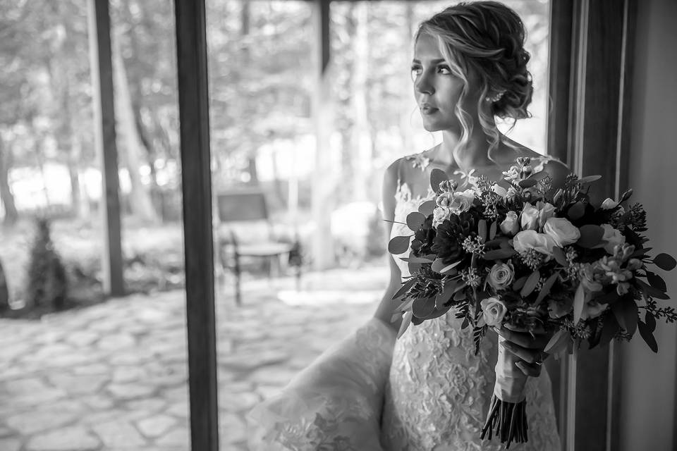 Portrait: Stunning bride