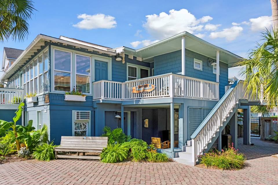 The Folliday Inn