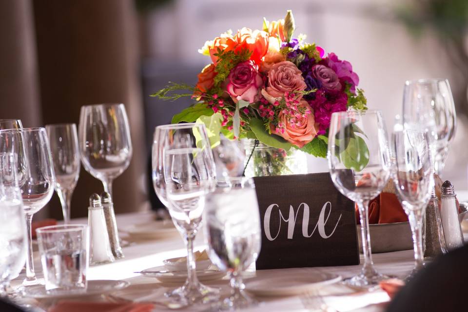 Colorful and fun tablescape flowers by Tea Rose Garden in Pasadena (Rich Prugh Photography)