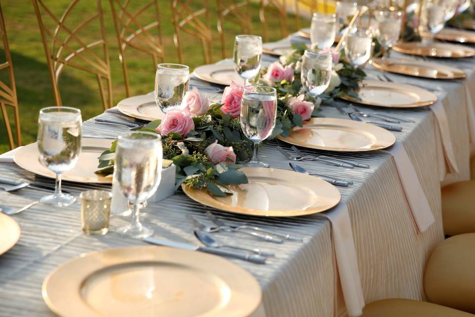 Classy and elegant.  California Yacht Club in Marina Del Rey - Florals and Events (Sabrina Valdez Photography)