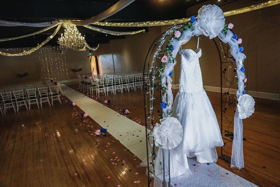 We can set up archways, props, and anything else you desire!
