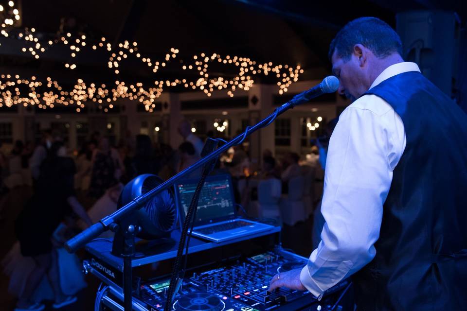 TM Productions Wedding Disc Jockey and Event Services