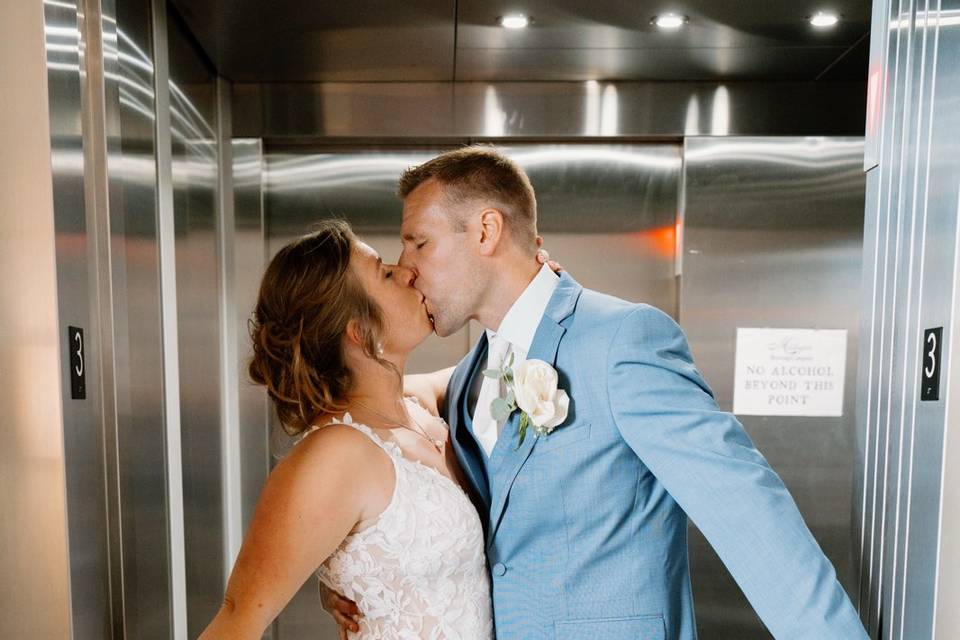 Kiss in the elevator