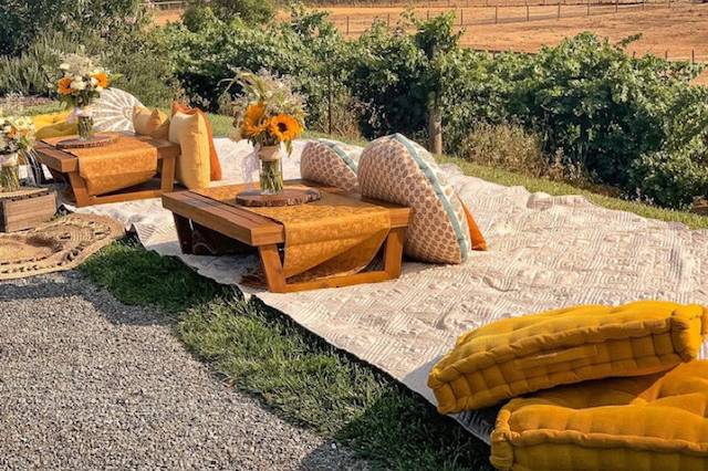 Lounge Picnic - Sunset Lawn