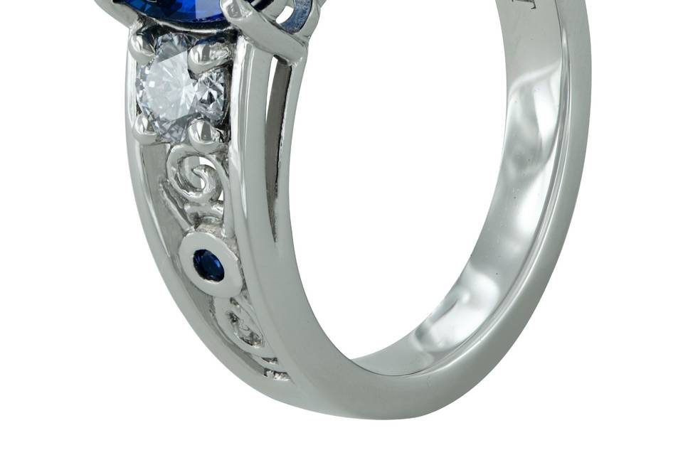 Sapphire platinum ring
