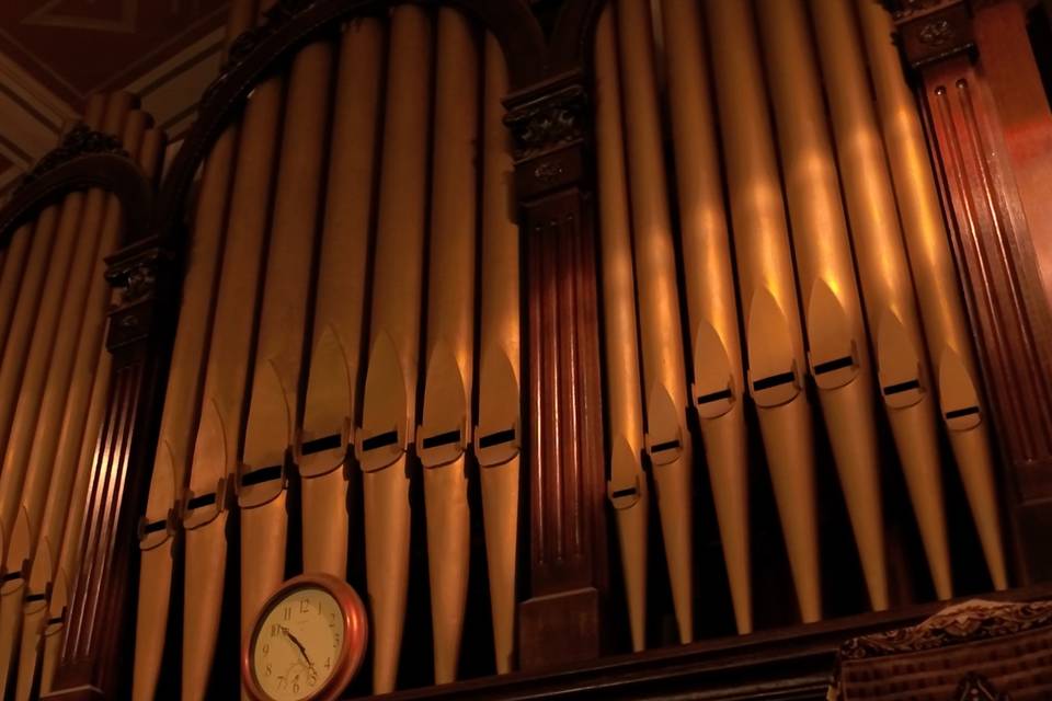 Pipe organ holy redeemer